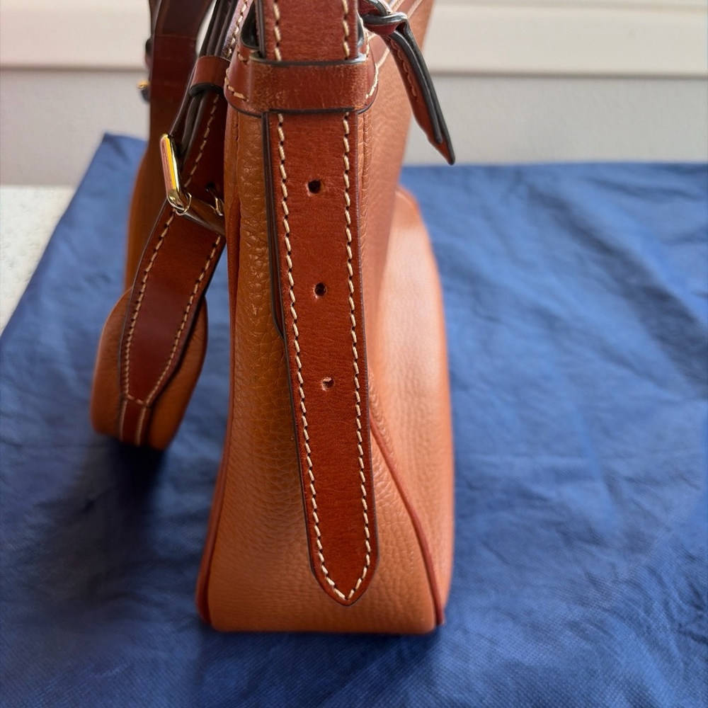 Dooney & Bourke pebble grain piper medium brown leather crossbody bag caramel - Picture 9 of 12